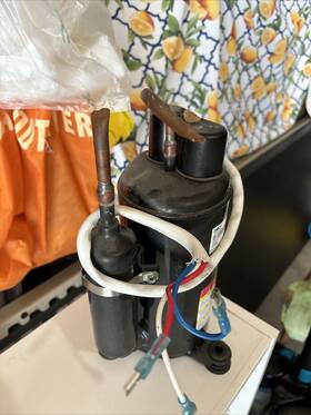Asn81e1vbzb1 Gmcc 711035330v Refrigeration Compressor- Used