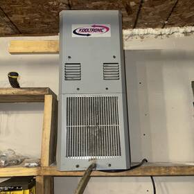Kna4c4sp28l Kooltronic Ka3c12wnp47 4000 Btu Air Conditioner Single Ph 115v Cabinet Cooler